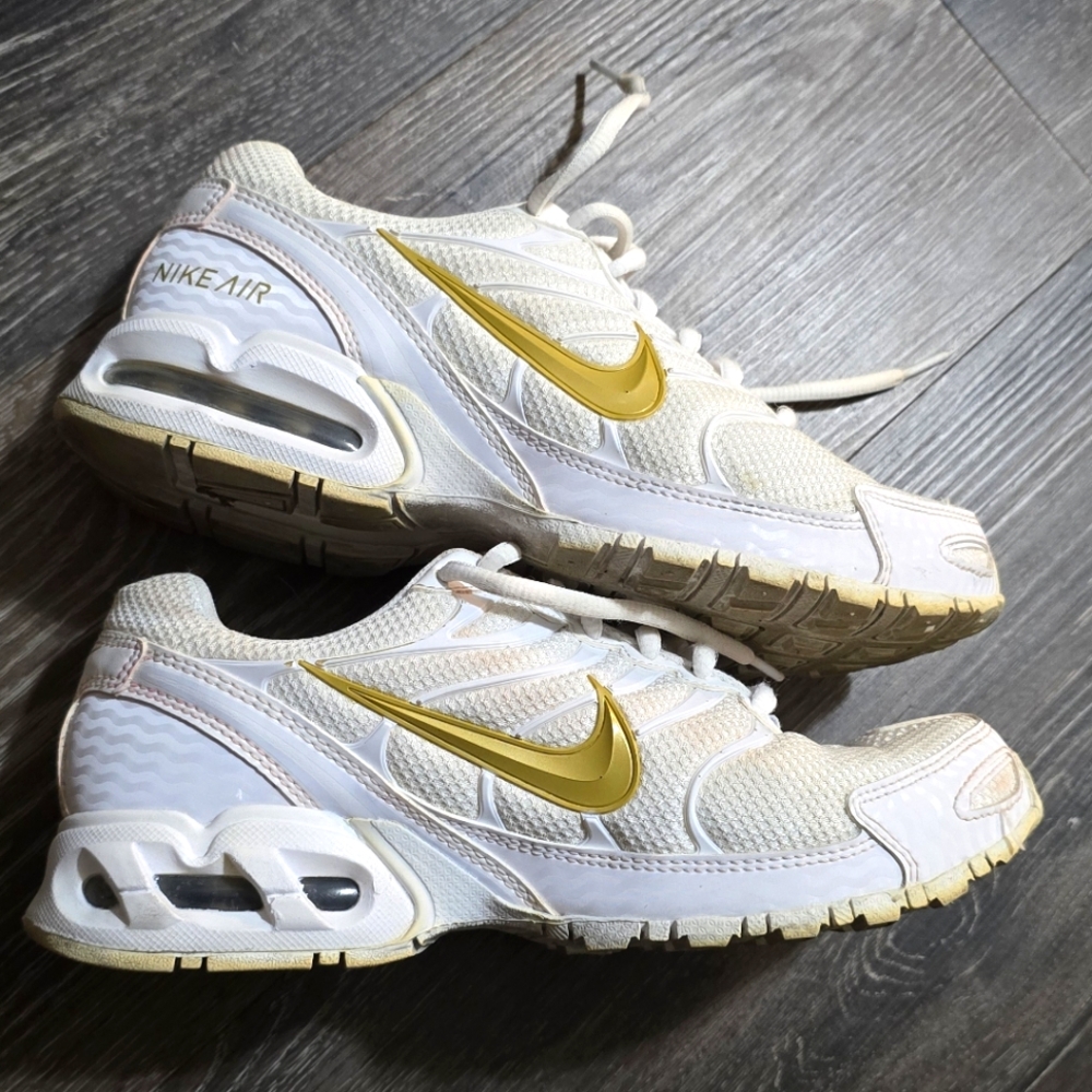 Preloved Nike Women's White and Gold Athletic Shoes 7.5